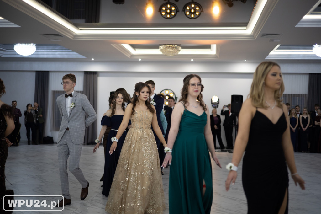 Zobacz, co działo się na studniówce LO Skargi