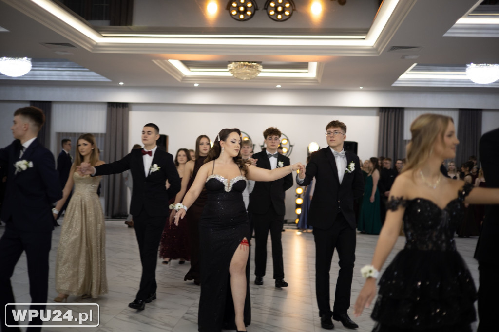 Zobacz, co działo się na studniówce LO Skargi