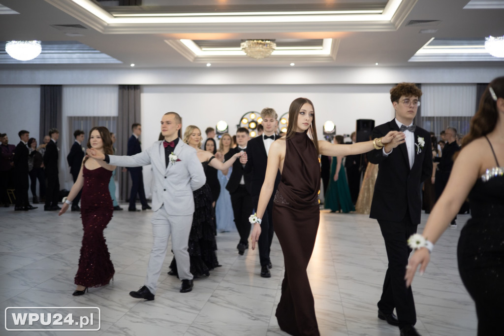 Zobacz, co działo się na studniówce LO Skargi