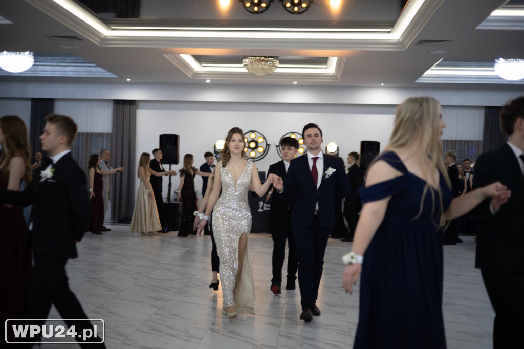 Zobacz, co działo się na studniówce LO Skargi