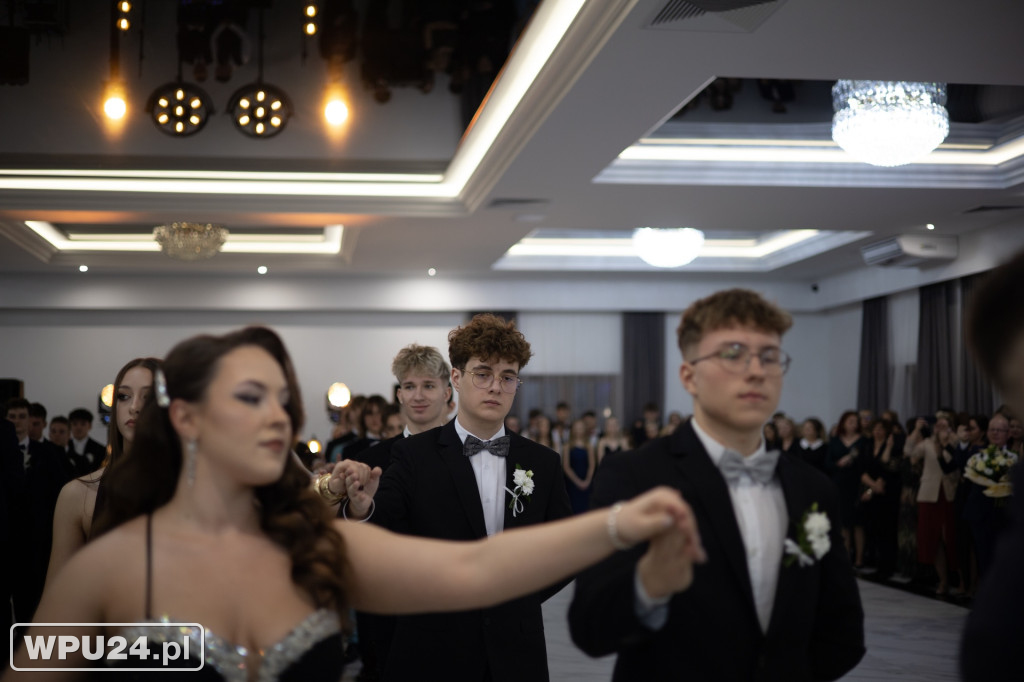 Zobacz, co działo się na studniówce LO Skargi