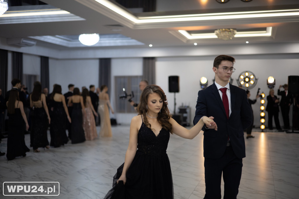 Zobacz, co działo się na studniówce LO Skargi