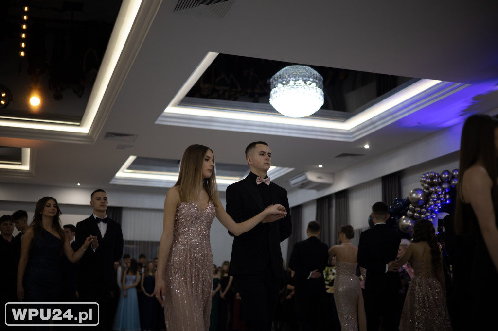 Zobacz, co działo się na studniówce LO Skargi