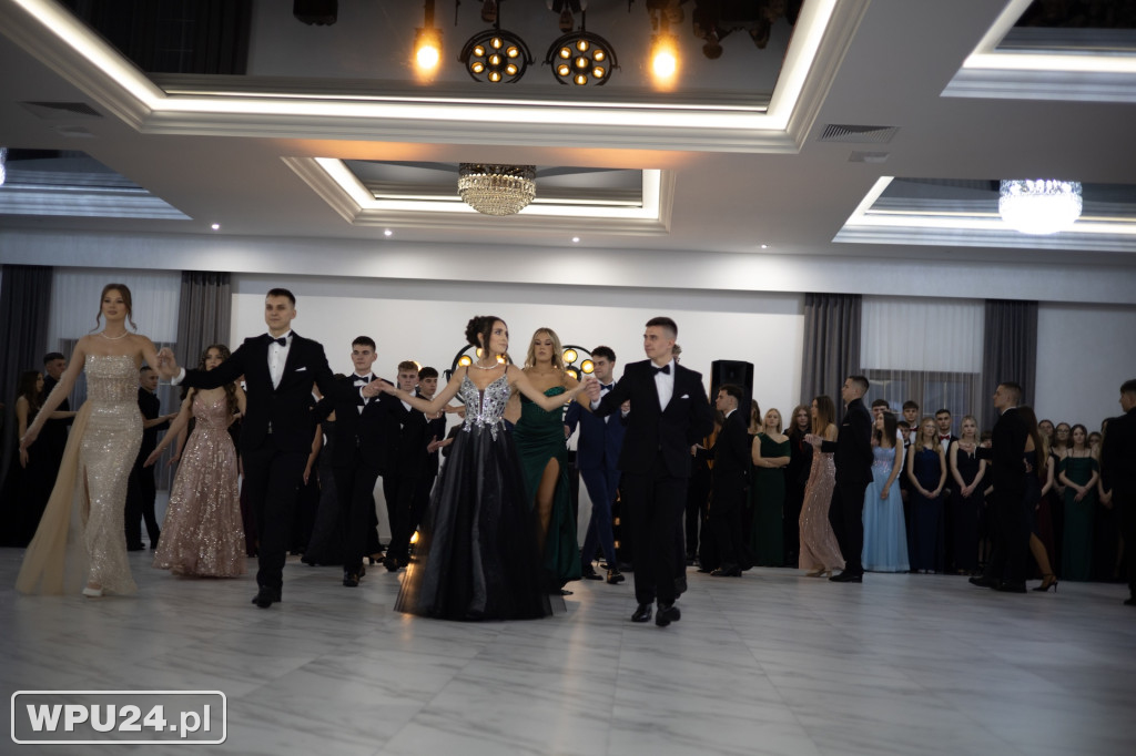 Zobacz, co działo się na studniówce LO Skargi