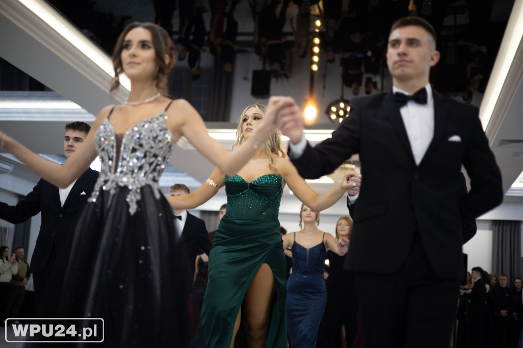 Zobacz, co działo się na studniówce LO Skargi