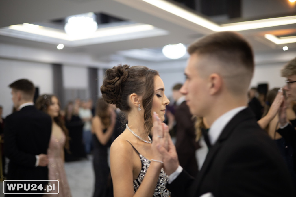 Zobacz, co działo się na studniówce LO Skargi