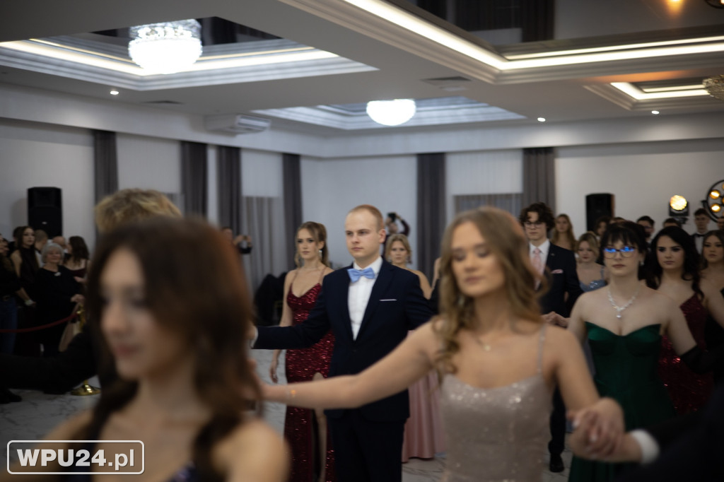 Zobacz, co działo się na studniówce LO Skargi