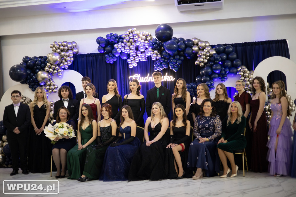 Zobacz, co działo się na studniówce LO Skargi