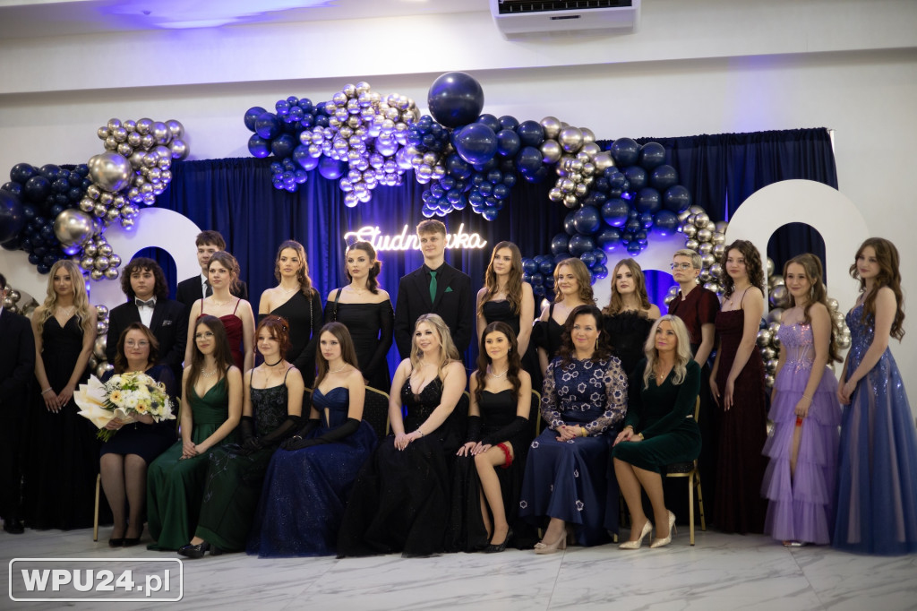 Zobacz, co działo się na studniówce LO Skargi