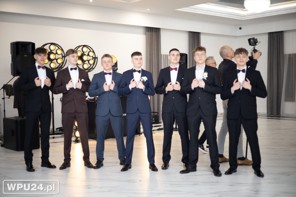 Zobacz, co działo się na studniówce LO Skargi