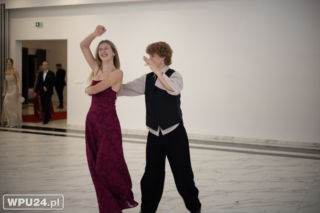 Zobacz, co działo się na studniówce LO Skargi