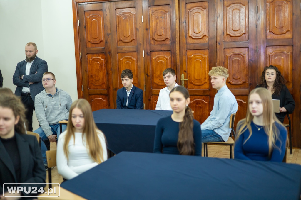 Uczniowie z Pułtuska dyskutowali z ministerm