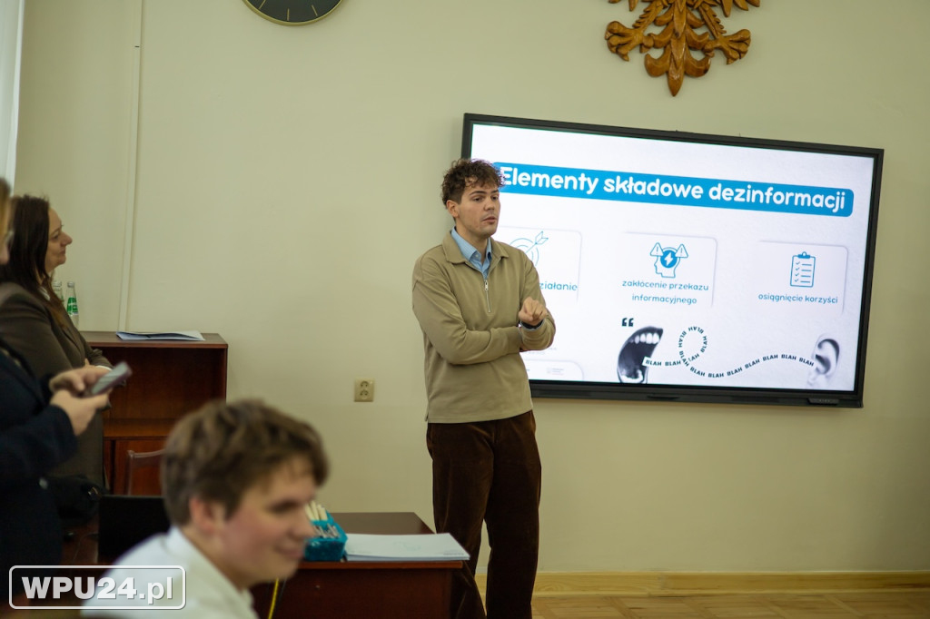 Uczniowie z Pułtuska dyskutowali z ministerm