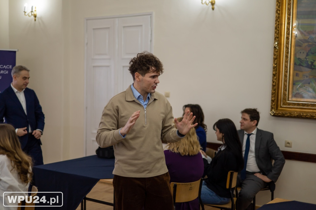Uczniowie z Pułtuska dyskutowali z ministerm