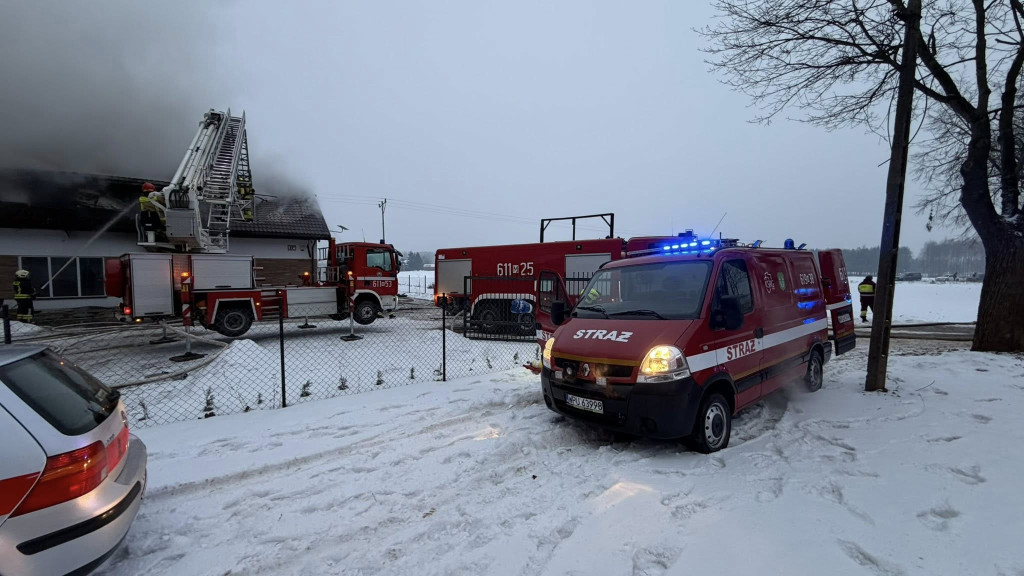 Pożar zakładu produkcyjnego i budynku biurowego