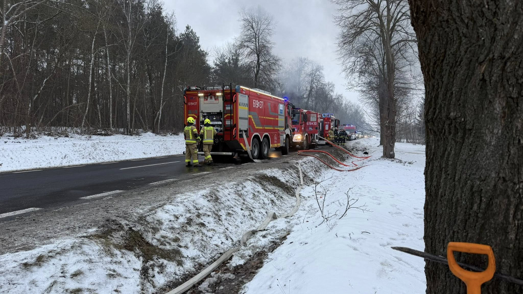 Pożar zakładu produkcyjnego i budynku biurowego