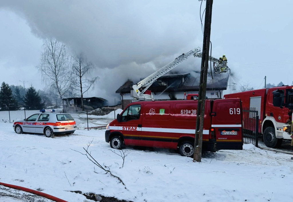 Pożar zakładu produkcyjnego i budynku biurowego