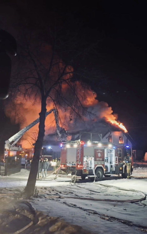 Pożar zakładu produkcyjnego i budynku biurowego
