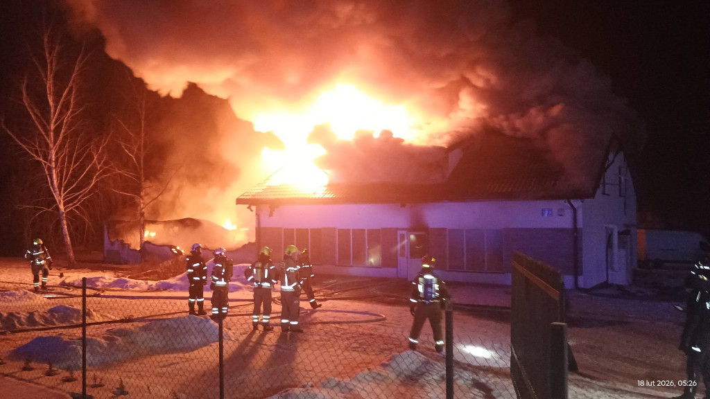 Pożar zakładu produkcyjnego i budynku biurowego