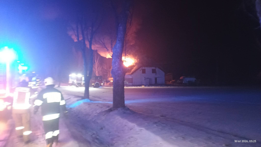 Pożar zakładu produkcyjnego i budynku biurowego