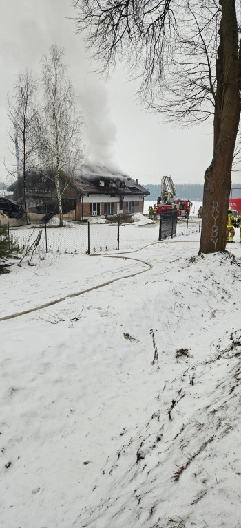 Pożar zakładu produkcyjnego i budynku biurowego