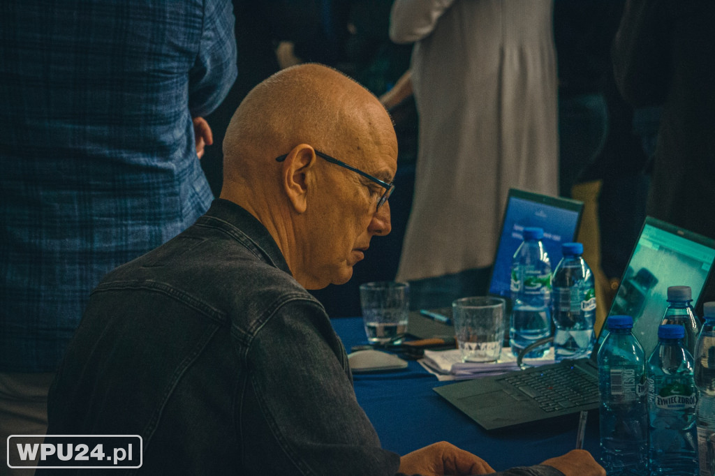 Konsultacje społeczne Kolej +