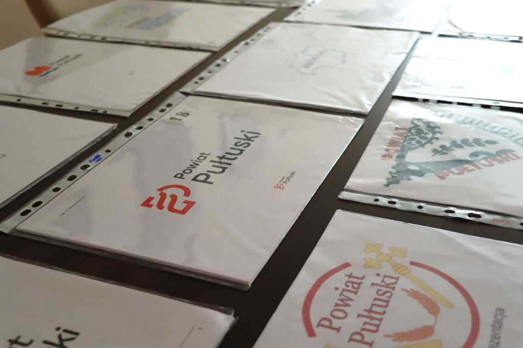 Nowe logo Powiatu  - prace Komisji