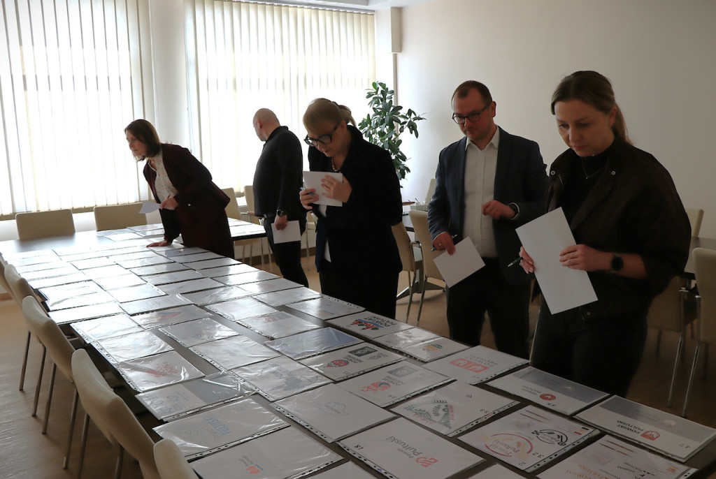 Nowe logo Powiatu  - prace Komisji