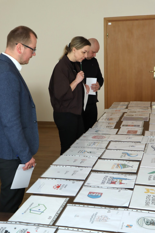 Nowe logo Powiatu  - prace Komisji