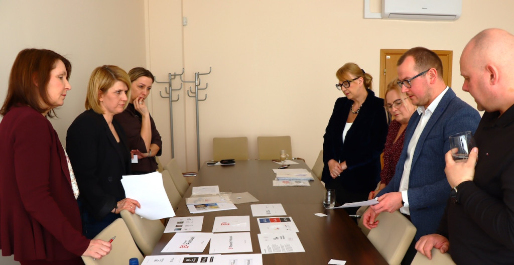 Nowe logo Powiatu  - prace Komisji