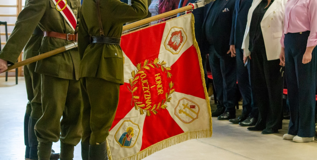 Na renowację sztandaru 13. Pułku Piechoty