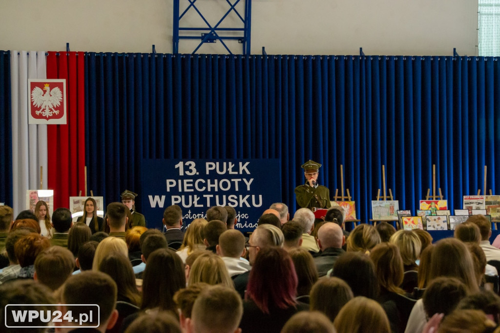 Na renowację sztandaru 13. Pułku Piechoty