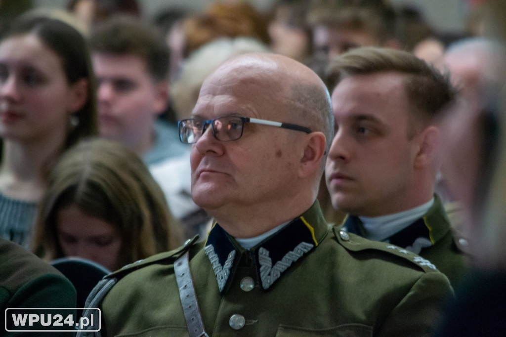 Na renowację sztandaru 13. Pułku Piechoty