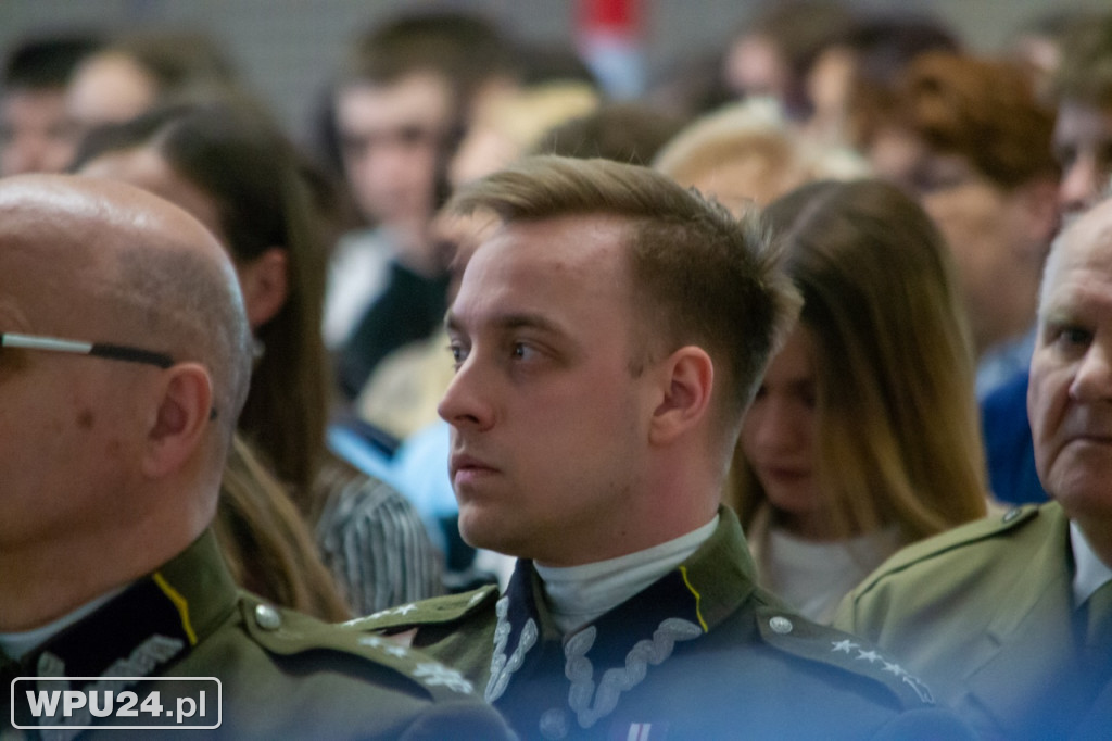 Na renowację sztandaru 13. Pułku Piechoty