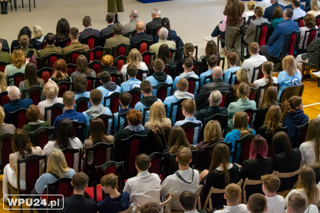 Na renowację sztandaru 13. Pułku Piechoty