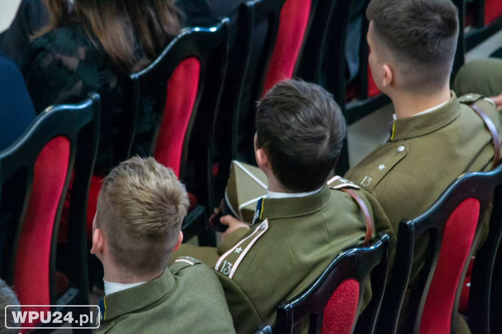 Na renowację sztandaru 13. Pułku Piechoty