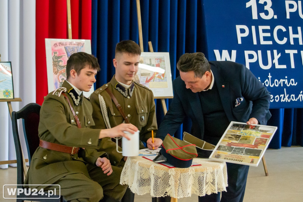 Na renowację sztandaru 13. Pułku Piechoty