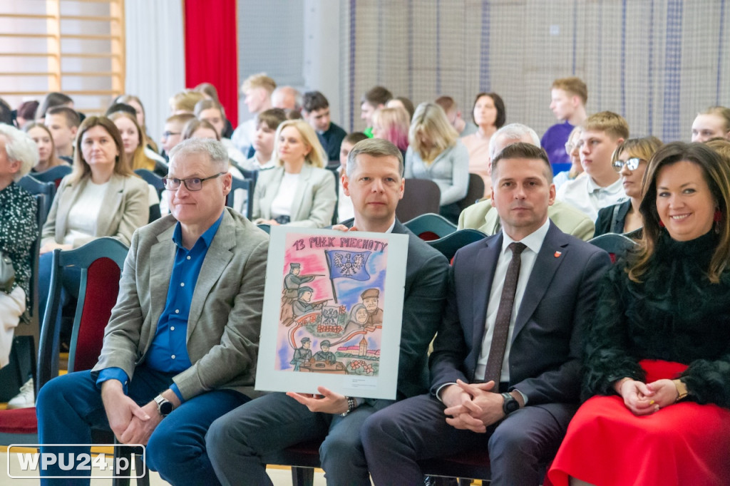 Na renowację sztandaru 13. Pułku Piechoty