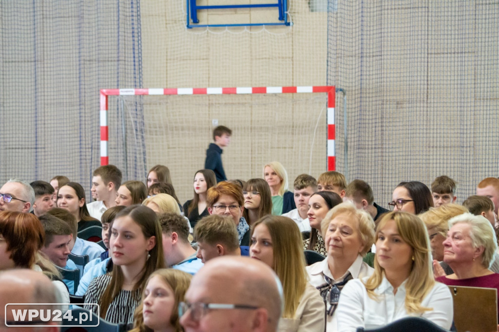 Na renowację sztandaru 13. Pułku Piechoty