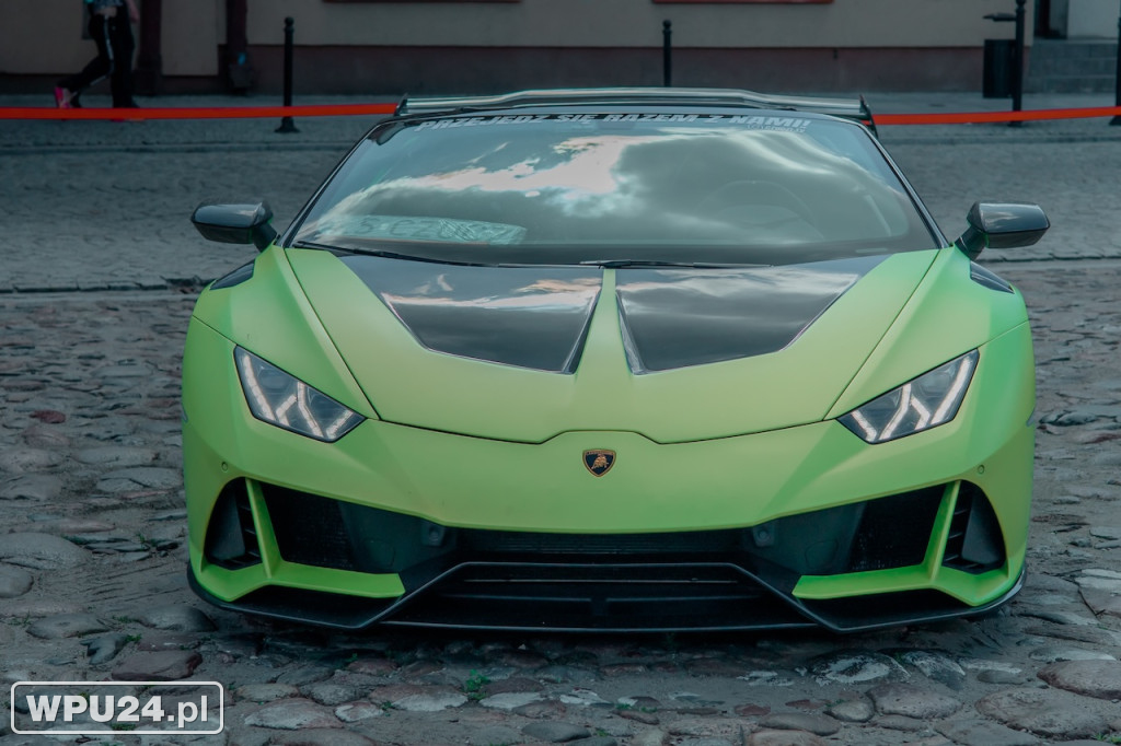 Lamborghini na pułtuskim Rynku