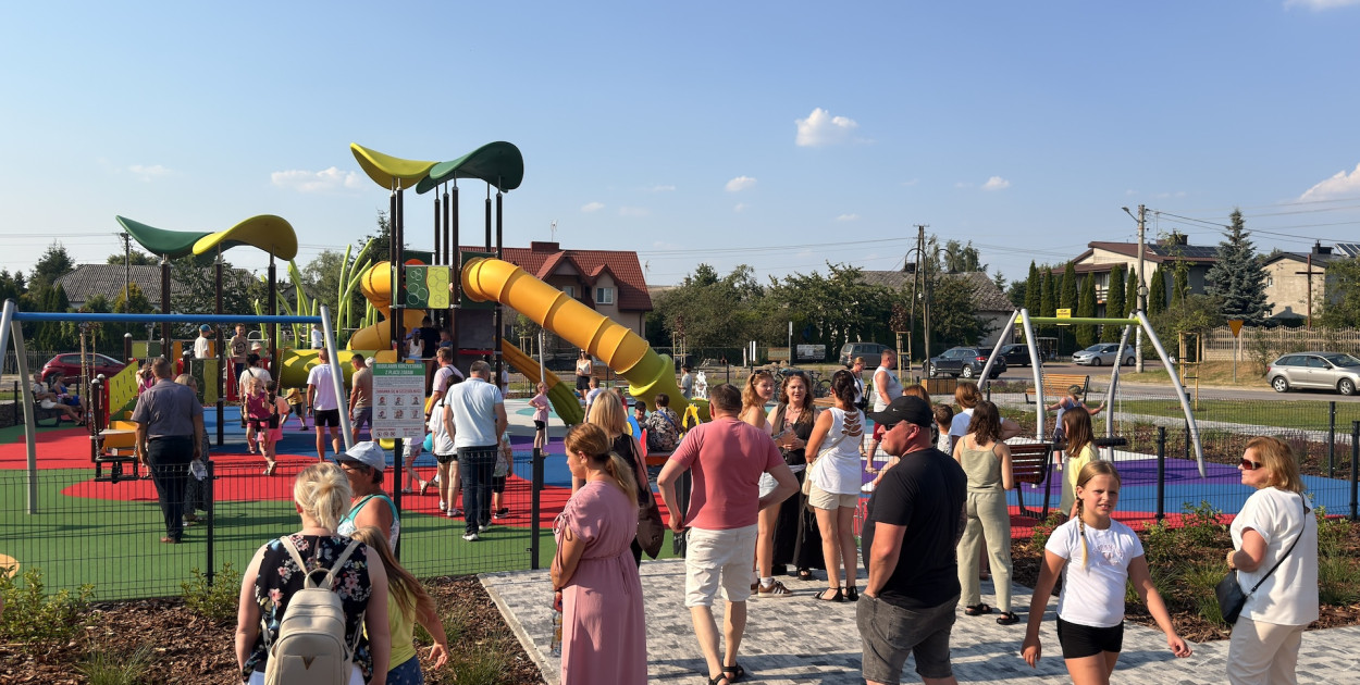 Nowy plac zabaw przy Urzędzie Gminy Obryte