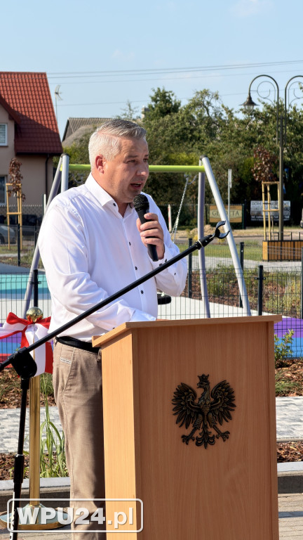 Nowy plac zabaw przy Urzędzie Gminy Obryte