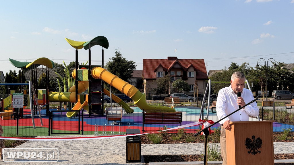 Nowy plac zabaw przy Urzędzie Gminy Obryte