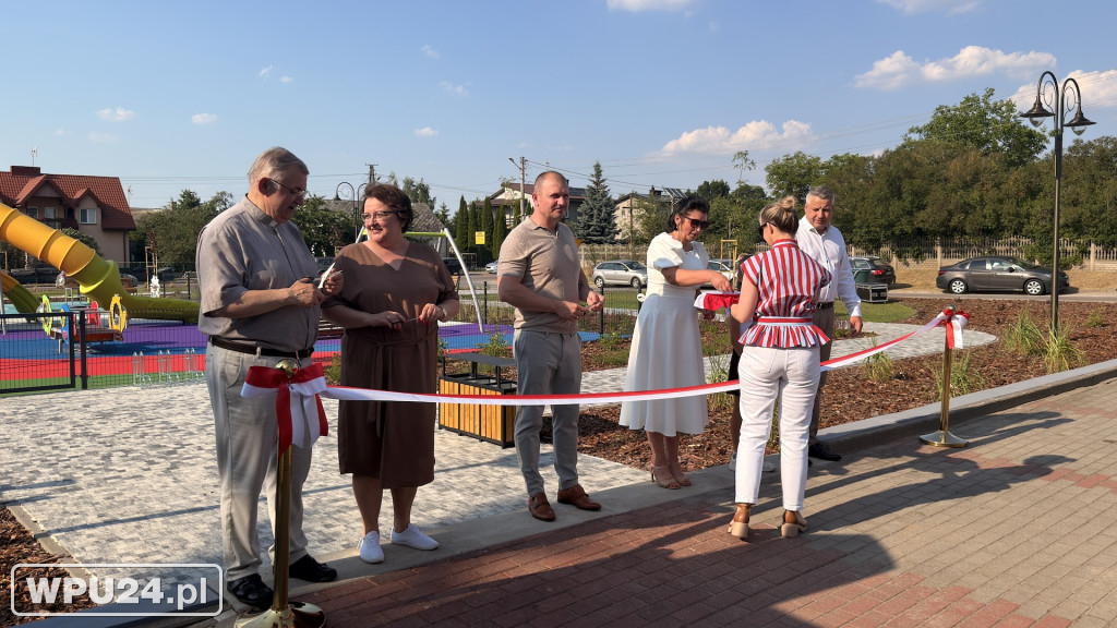 Nowy plac zabaw przy Urzędzie Gminy Obryte