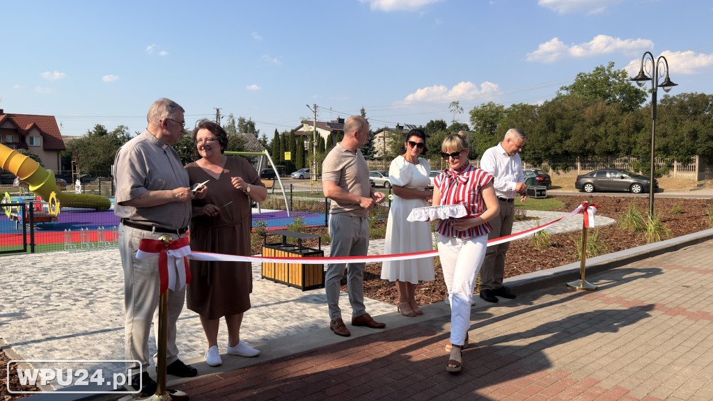 Nowy plac zabaw przy Urzędzie Gminy Obryte
