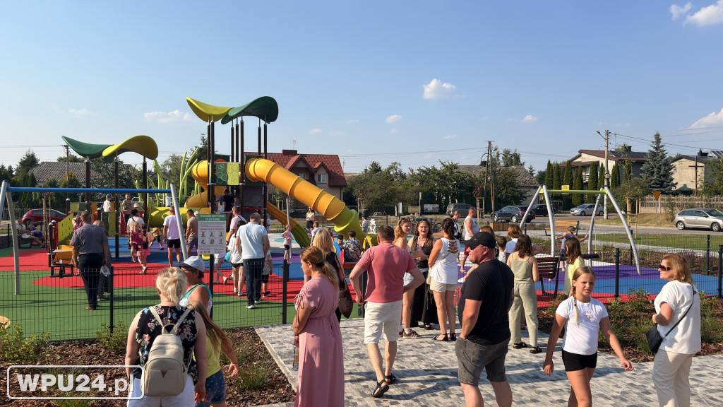 Nowy plac zabaw przy Urzędzie Gminy Obryte