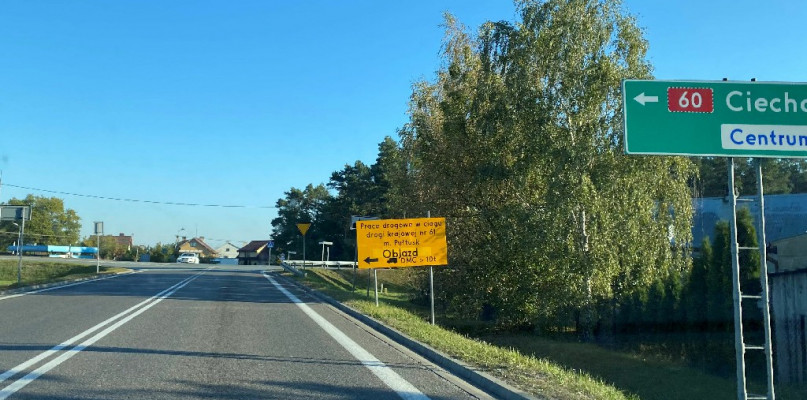 Znaki informują o utrudnieniach w Pułtusku, ale ruchu tranzytowego nie zakazują