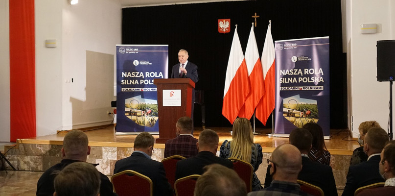Wicepremier Henryk Kowalczyk podczas wystąpienia na spotkaniu z rolnikami (fot. MRiRW)