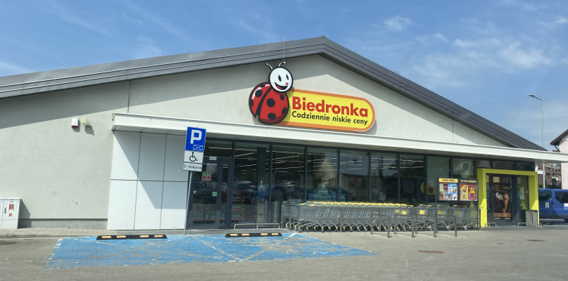 Biedronki mogą przyjmować butelki zwrotne