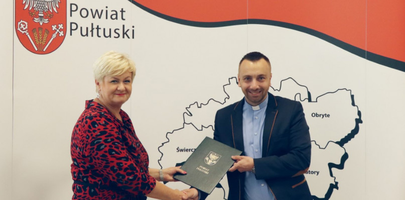 ks. Piotr Pieczewski otrzymał akt nadania stopnia awansu zawodowego nauczyciela mianowanego